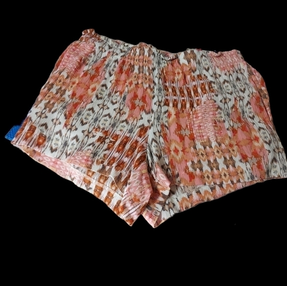 Kut From The Kloth short size 4 Made In USA 100% rayon - Picture 9 of 10